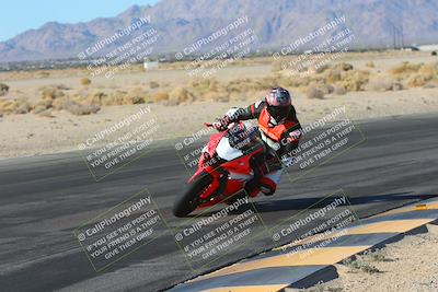 media/Jan-10-2025-CVMA Friday Practice (Fri) [[489e0da257]]/Group 4 and Trackday/Session 2 (Turn 4 Inside)/